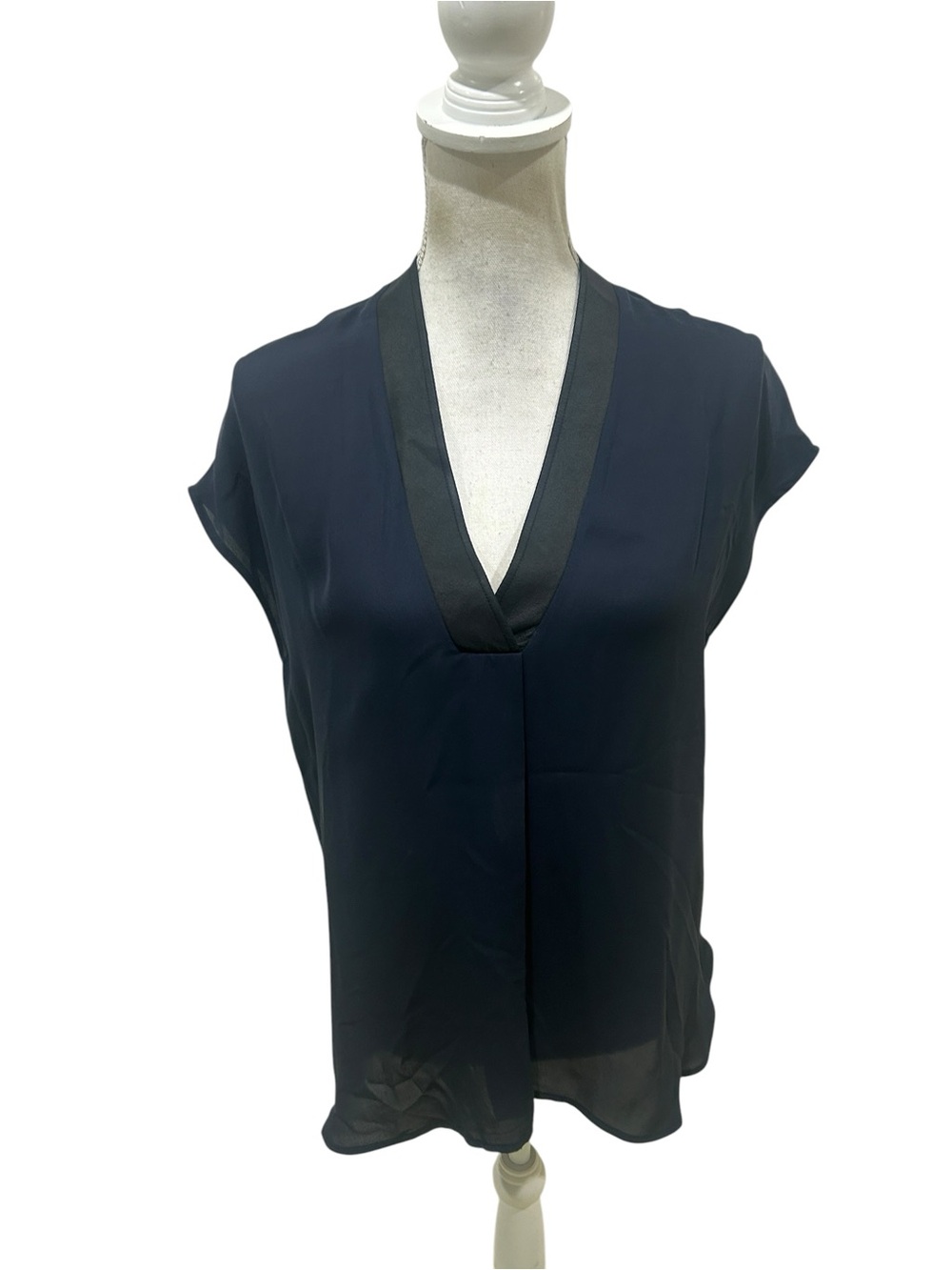 Vince navy V-Neck Cap Sleeve 100% silk Blouse black satin trim size small